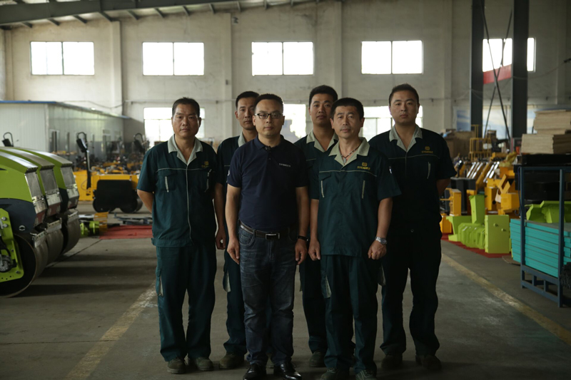 山东思拓瑞克迎来济宁高新区电视台、(高新区融媒体中心)、国家高新区“廖河先锋”报等到公司专访并合影留念