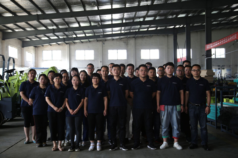 山东思拓瑞克迎来济宁高新区电视台、(高新区融媒体中心)、国家高新区“廖河先锋”报等到公司专访并合影留念