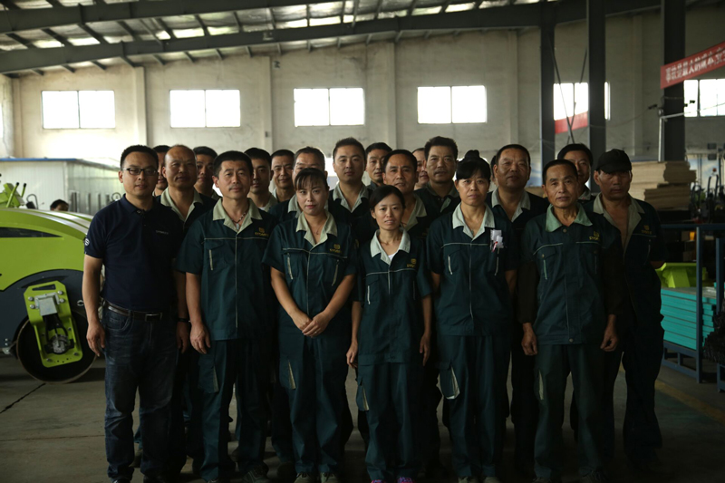 山东思拓瑞克迎来济宁高新区电视台、(高新区融媒体中心)、国家高新区“廖河先锋”报等到公司专访并合影留念