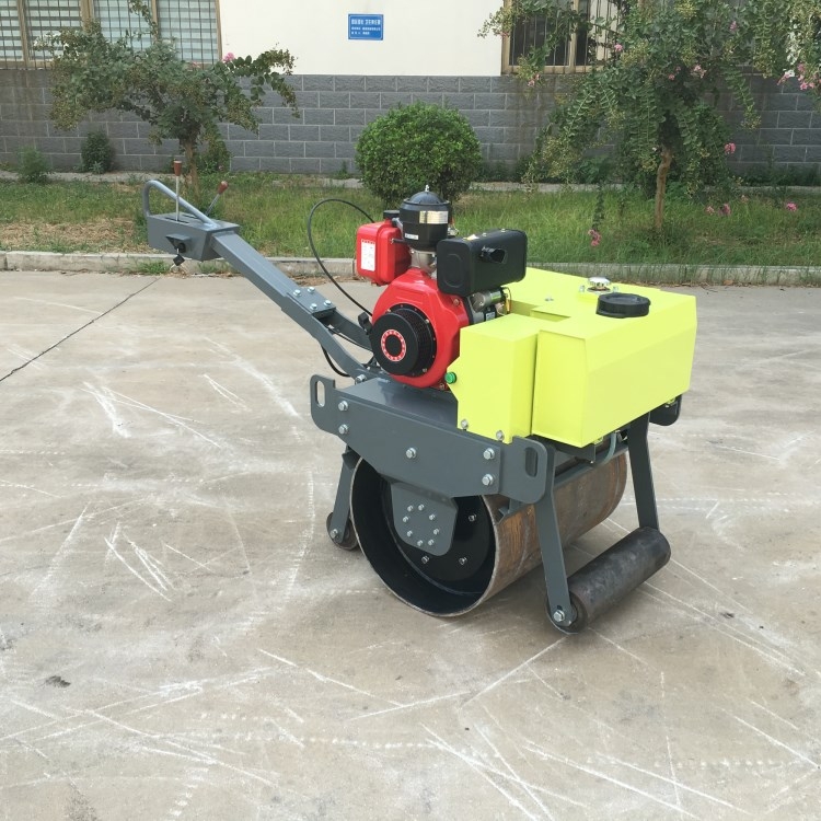 小型压路机液压系统和离合器的保养