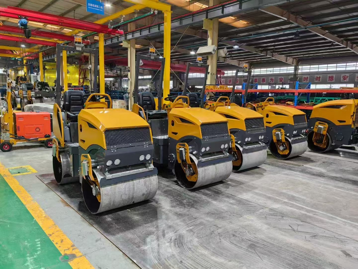 山东思拓瑞克公司7台双钢轮座驾压路机出口西班牙加泰罗尼亚区首府巴塞罗那