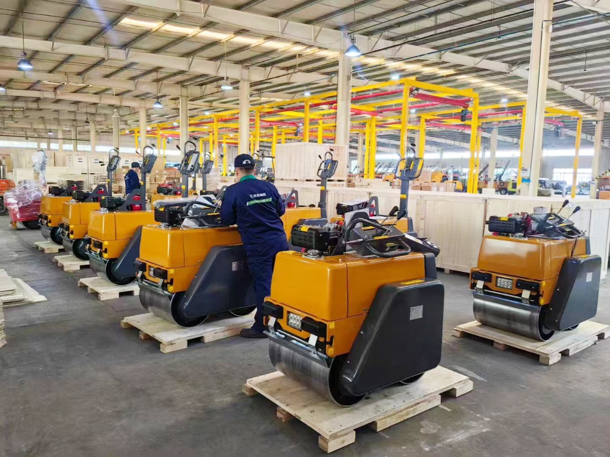 山东思拓瑞克公司45台手扶双轮及座驾压路机出口墨西哥合众国墨西哥城