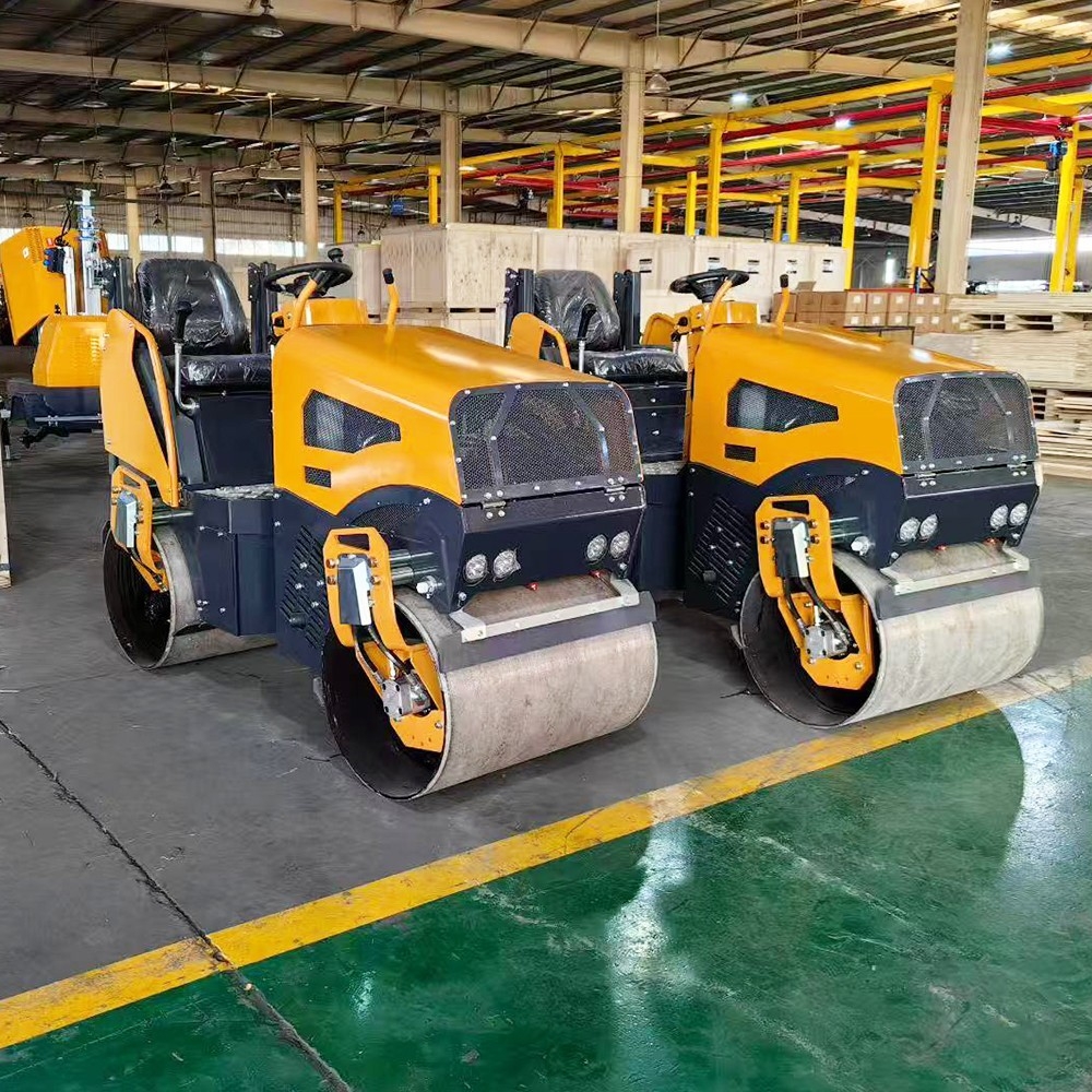 山东思拓瑞克公司6台单双钢轮座驾压路机及其他系列路面修复设备出口泰国曼谷