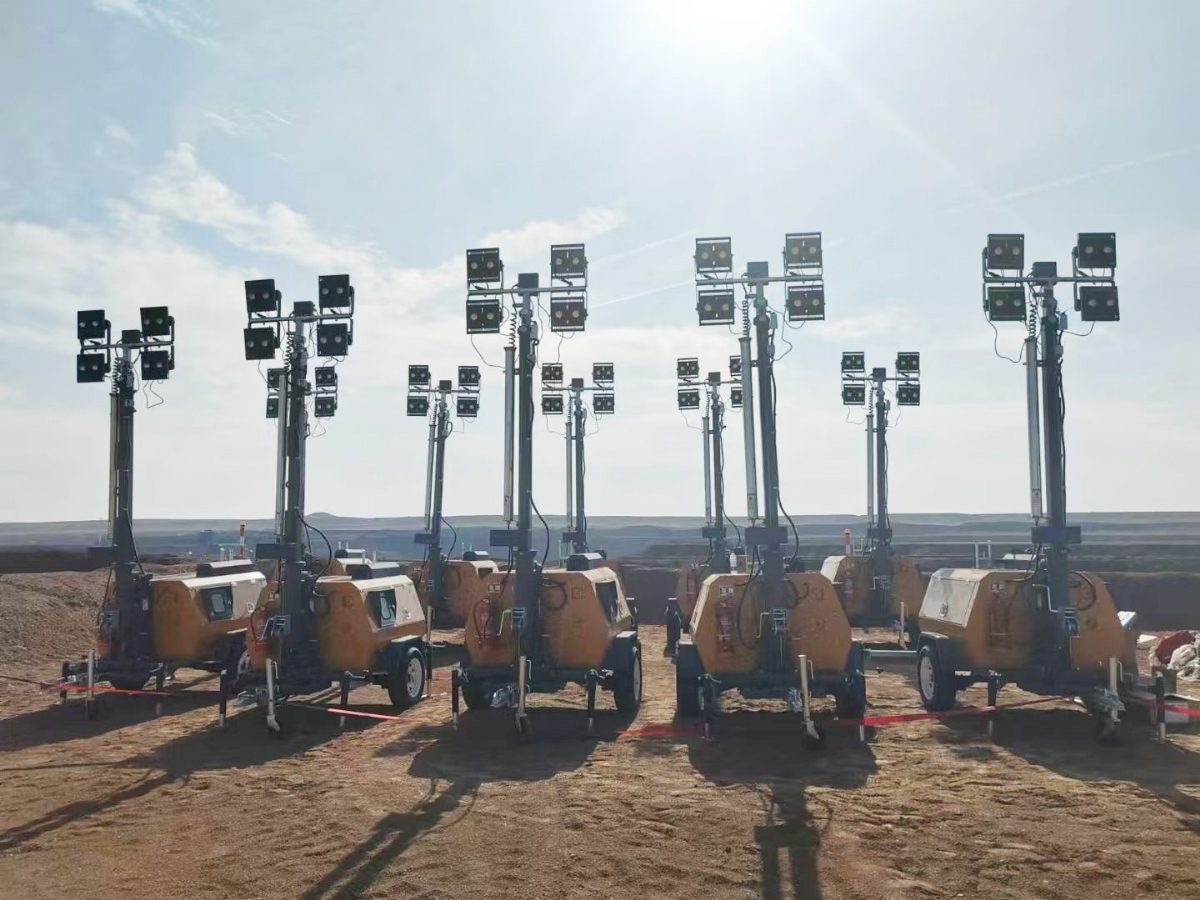 持续交货中！山东思拓瑞克20台9米移动照明灯车陆续发货发往蒙古国