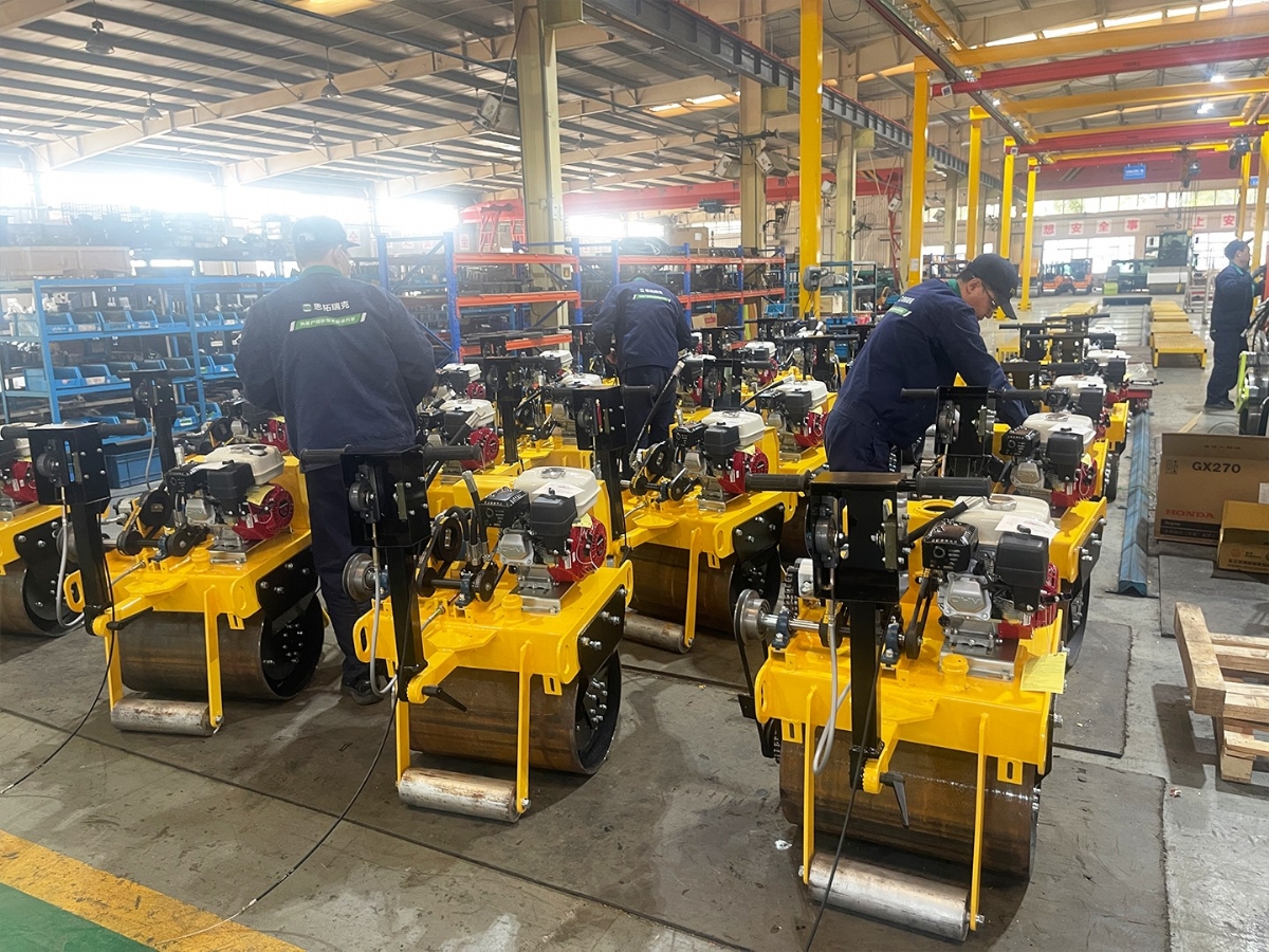 使用手扶小型压路机应注意的事项